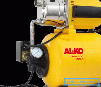 Pumpestasjon med hydroakkumulator. Pumpestasjon med hydroakkumulator.