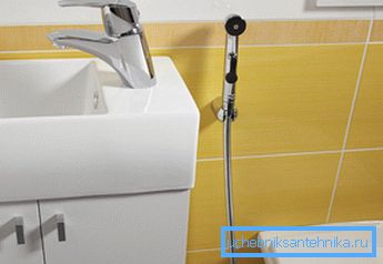 Veggmontert bidetblander med hygienisk dusj ødelegger ikke interiøret Veggmontert bidetblander med hygienisk dusj ødelegger ikke interiøret