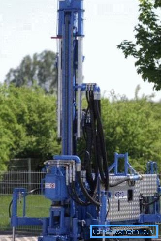En liten installasjon for boring av mindre diameter brønner En liten installasjon for boring av mindre diameter brønner