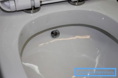 Noen produkter av denne typen utstyre umiddelbart det innebygde bidet, som utvider deres funksjoner sterkt. Noen produkter av denne typen utstyre umiddelbart det innebygde bidet, som utvider deres funksjoner sterkt.