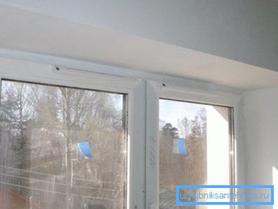 Vindu med installert innløpsventil. Vindu med installert innløpsventil.