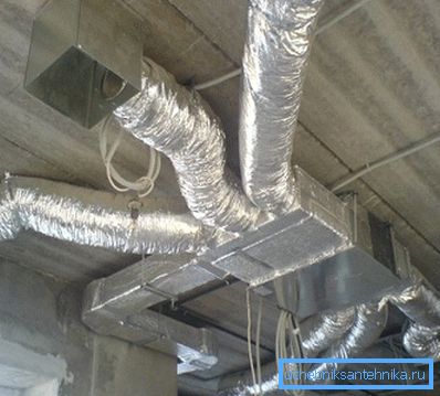 Komfortmikroklimaet i huset avhenger av den høye installasjonen av ventilasjon.