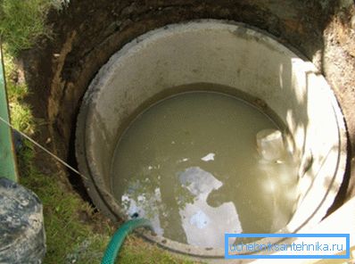 Pumping av avfall fra brønnen Pumping av avfall fra brønnen