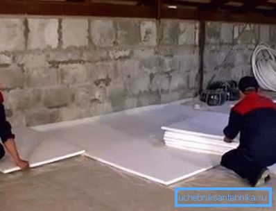 Før installasjon av rør er det nødvendig å legge varmeisolerende materiale Før installasjon av rør er det nødvendig å legge varmeisolerende materiale