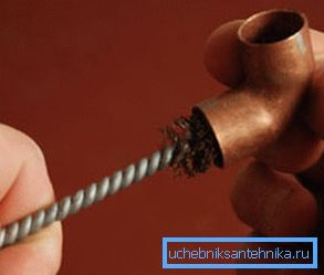 Før lodding, er innsiden av beslaget grundig rengjort. Før lodding, er innsiden av beslaget grundig rengjort.