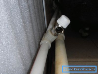 Slå av avløpsventilen for å unngå væsketap. Slå av avløpsventilen for å unngå væsketap.