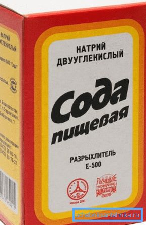 Baking soda er et utmerket middel for å fjerne plakk, prisen er lav, noe som gjør dette alternativet veldig attraktivt. Baking soda er et utmerket middel for å fjerne plakk, prisen er lav, noe som gjør dette alternativet veldig attraktivt.