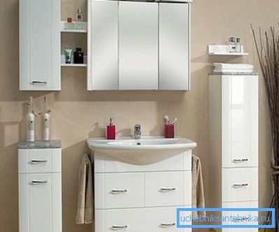 Plast ser bra ut, mens det er absolutt ikke redd for fuktighet. Plast ser bra ut, mens det er absolutt ikke redd for fuktighet.