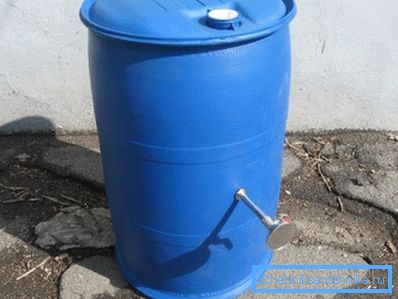 Plast fat med innebygd divider. Plast fat med innebygd divider.