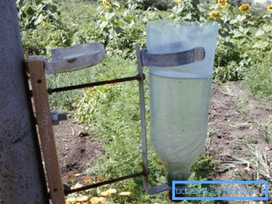 Plastflaske - den enkleste versjonen av en hjemmelaget servant. Plastflaske - den enkleste versjonen av en hjemmelaget servant.