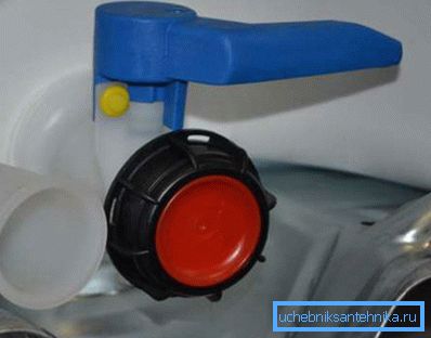 Plastkran med plugg for plastvanntank Plastkran med plugg for plastvanntank