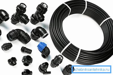 Polyetylenrør med tilkoblingsbeslag. Polyetylenrør med tilkoblingsbeslag.