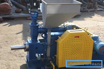 Industriell granulator for brikettering av treavfall Industriell granulator for brikettering av treavfall