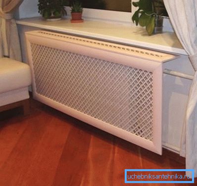 Den enkleste hengslede grillen med deksel for utstående batterier. Den enkleste hengslede grillen med deksel for utstående batterier.