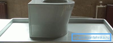 Den enkleste glassfibermodellen, som er laget i en monolittisk form med en hylle Den enkleste glassfibermodellen, som er laget i en monolittisk form med en hylle