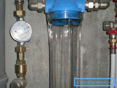 Enkelt filter for rørleggerarbeid i en leilighet med en kolbe Enkelt filter for rørleggerarbeid i en leilighet med en kolbe