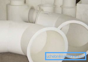Dimensjoner av PVC-rør i diameter 120 mm er optimale for ventilasjonsarrangement. Dimensjoner av PVC-rør i diameter 120 mm er optimale for ventilasjonsarrangement.
