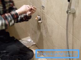 Reparér dusjen ved å bytte ut blanderen Reparér dusjen ved å bytte ut blanderen