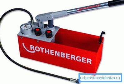 Håndverktøy for hydraulisk rørprøving. Håndverktøy for hydraulisk rørprøving.