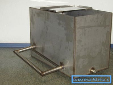 Selvbetjent rustfritt stål tank. Selvbetjent rustfritt stål tank.