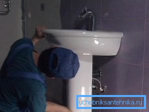 Uavhengig installasjon av vask på badet Uavhengig installasjon av vask på badet