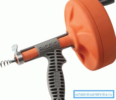 VVS-kabel gjør det enkelt å fjerne tresko. VVS-kabel gjør det enkelt å fjerne tresko.