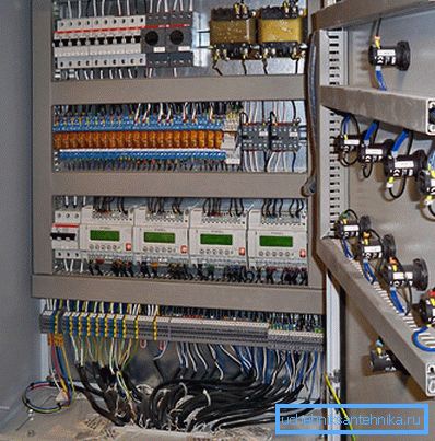 Skap etter ferdigstillelse av installasjonsarbeid. Skap etter ferdigstillelse av installasjonsarbeid.