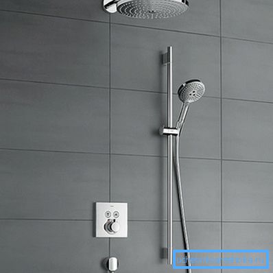 Skjult installasjon av rørleggerarbeid i minimalistisk interiørdesign Skjult installasjon av rørleggerarbeid i minimalistisk interiørdesign