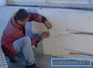Vi sørger for at batteriet er strengt horisontalt. Vi sørger for at batteriet er strengt horisontalt.