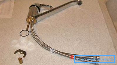 Bunnen legger vi en gummi ring og festes slangefittings. Bunnen legger vi en gummi ring og festes slangefittings.