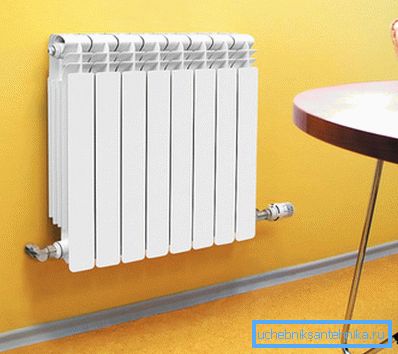 Moderne radiatorer trenger ikke å dekke noe, de passer ergonomisk inn i interiøret Moderne radiatorer trenger ikke å dekke noe, de passer ergonomisk inn i interiøret