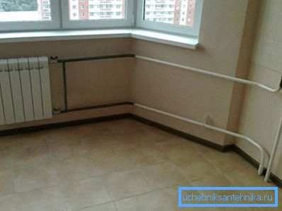 Modern oppvarming radiator i det indre av en bolig leilighet. Modern oppvarming radiator i det indre av en bolig leilighet.