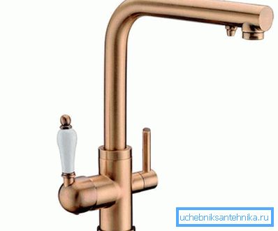 Moderne blender, stilisert antik, utstyrt med et hydromassasjedusjhode. Moderne blender, stilisert antik, utstyrt med et hydromassasjedusjhode.