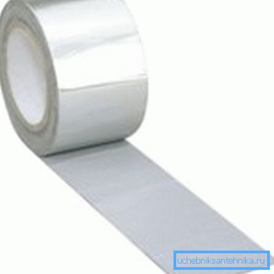 Spesielt tape som kan brukes til å blokkere steder med sprekker eller ujevne ledd Spesielt tape som kan brukes til å blokkere steder med sprekker eller ujevne ledd