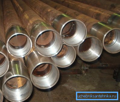 Stål - holdbart materiale, ofte brukt i enheten av vanninntak Stål - holdbart materiale, ofte brukt i enheten av vanninntak