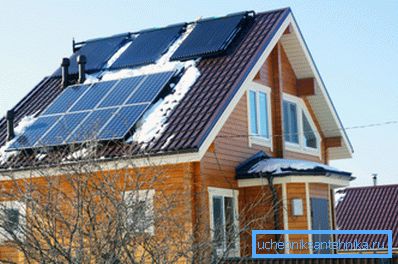 Solfangere er installert på toppen, like under - paneler med fotoceller Solfangere er installert på toppen, like under - paneler med fotoceller