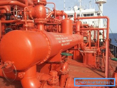 Liquefied tanker. Liquefied tanker.