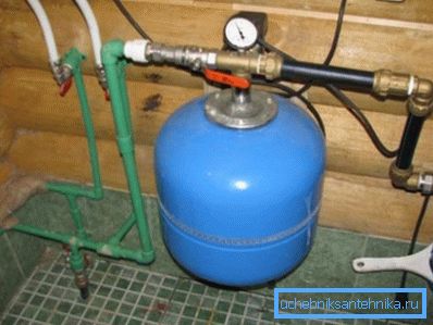 Det ser ut som en liten hydroakkumulator. Det ser ut som en liten hydroakkumulator.