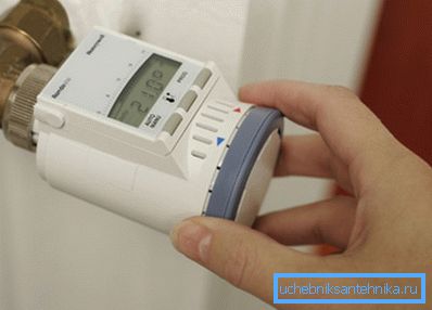 Termostat for radiatorer, med hvilket signalet for å redusere temperaturen i rommet Termostat for radiatorer, med hvilket signalet for å redusere temperaturen i rommet
