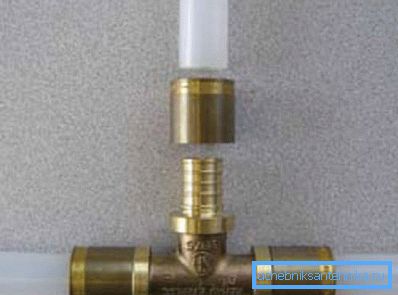 Tee for tverrbundet polyetylen. Tee for tverrbundet polyetylen.