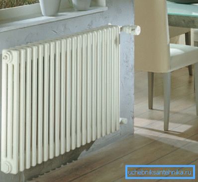 Rørformet radiatoroppvarming i interiøret Rørformet radiatoroppvarming i interiøret