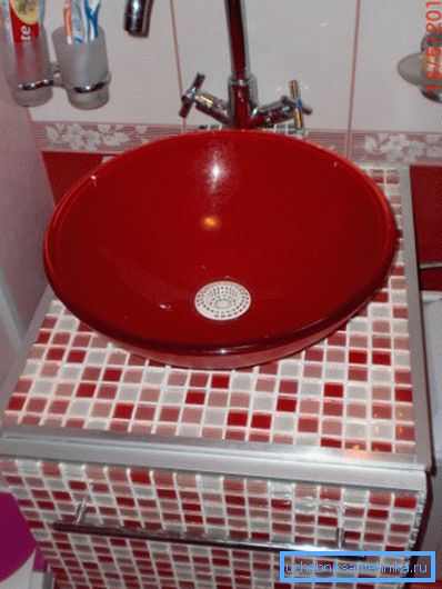 Nattbord under vasken på badet med egne hender på individuelle parametere Nattbord under vasken på badet med egne hender på individuelle parametere