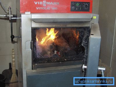 Solid brensel pyrolyse kjele for tre for hjemme oppvarming system. Solid brensel pyrolyse kjele for tre for hjemme oppvarming system.