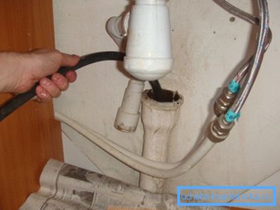 Fjerning av kloakkblokkering med en spesiell kabel Fjerning av kloakkblokkering med en spesiell kabel