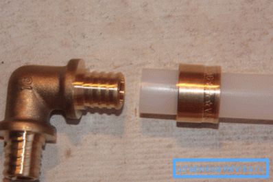Hjørne for tverrbundet polyetylen. Hjørne for tverrbundet polyetylen.