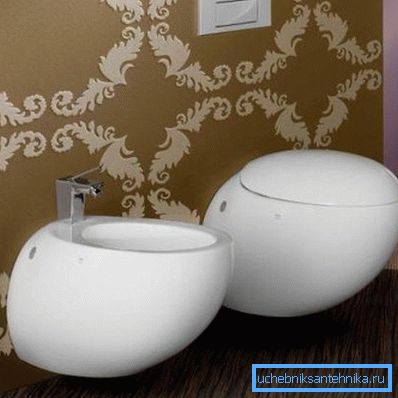 Toalett og bidet er formet som et egg Toalett og bidet er formet som et egg