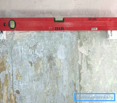 Monter brakettene for batteriet. Monter brakettene for batteriet.