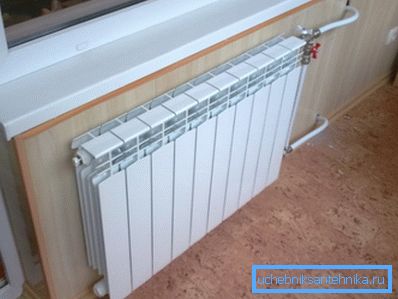 Installasjon av bimetallisk radiator med ensidig tilkobling. Installasjon av bimetallisk radiator med ensidig tilkobling.