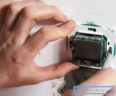 Installer en termisk bryter. Installer en termisk bryter.