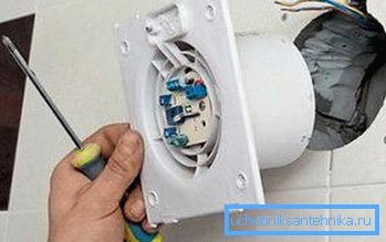 Installere en vifte på badet Installere en vifte på badet